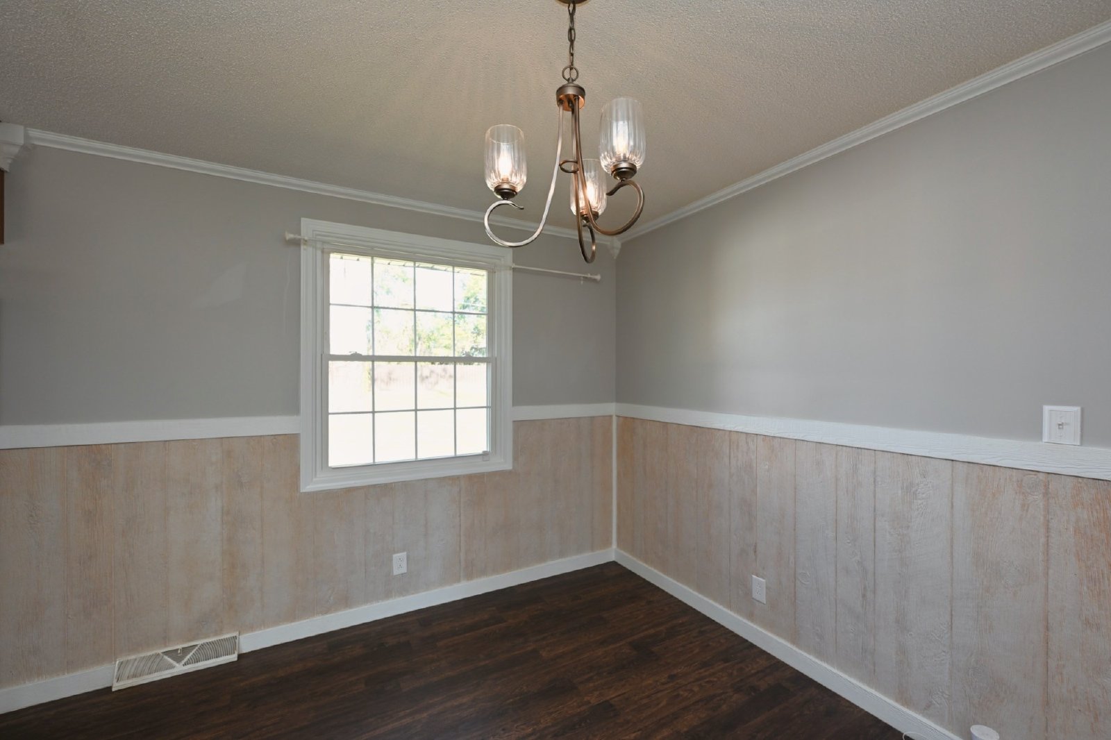 Beautifully Remodeled 3 bed, 2 bath Home property image