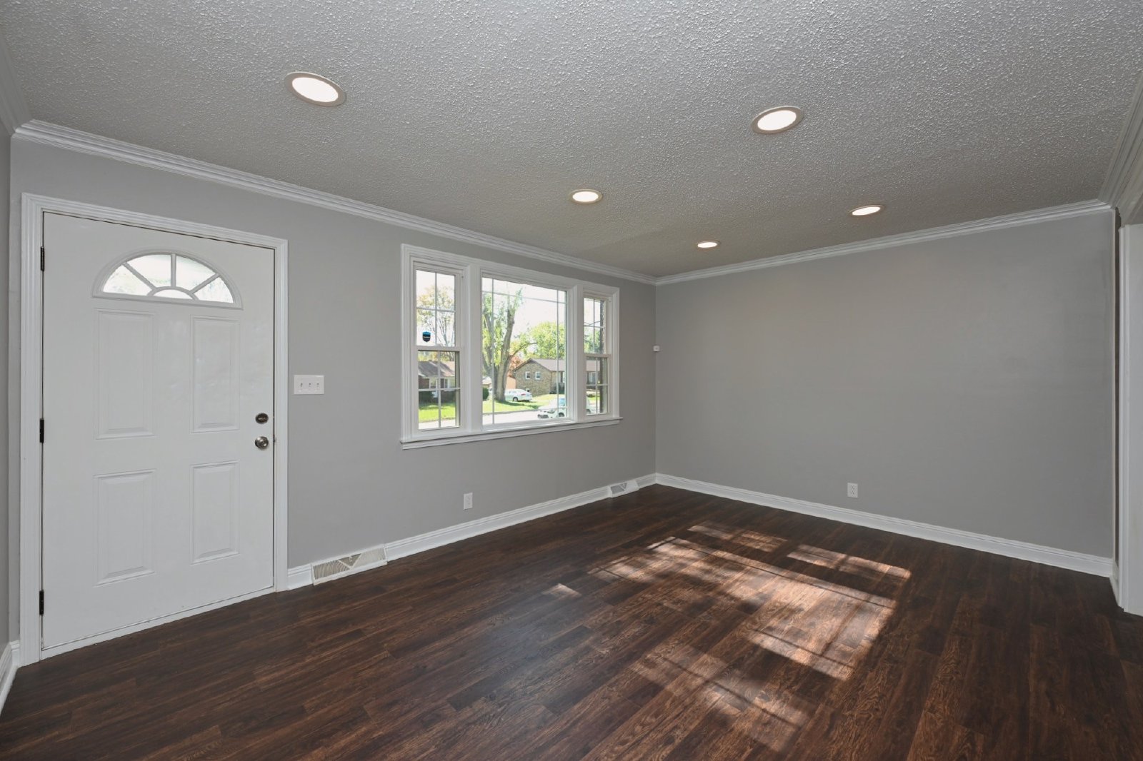 Beautifully Remodeled 3 bed, 2 bath Home property image