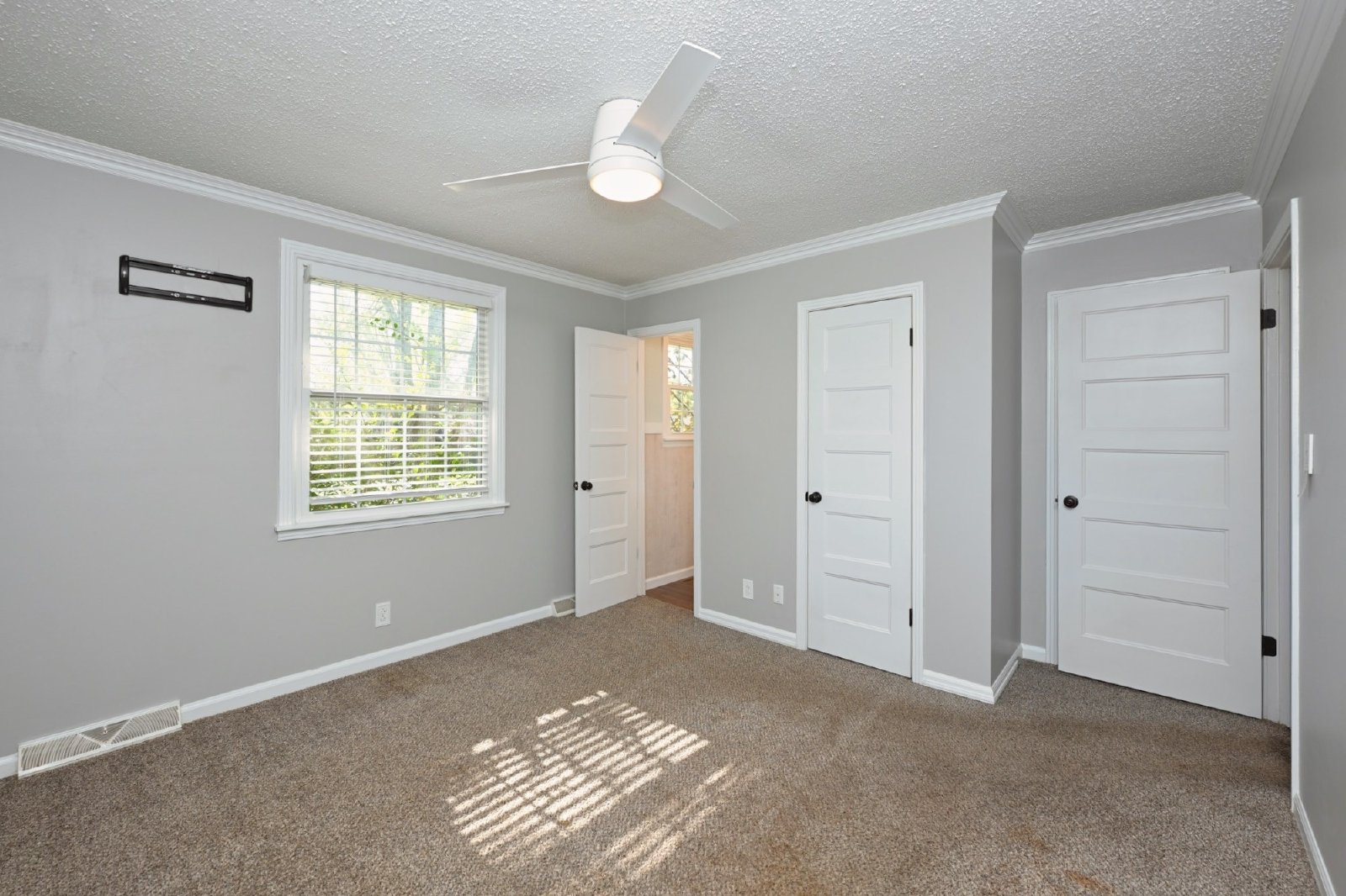 Beautifully Remodeled 3 bed, 2 bath Home property image