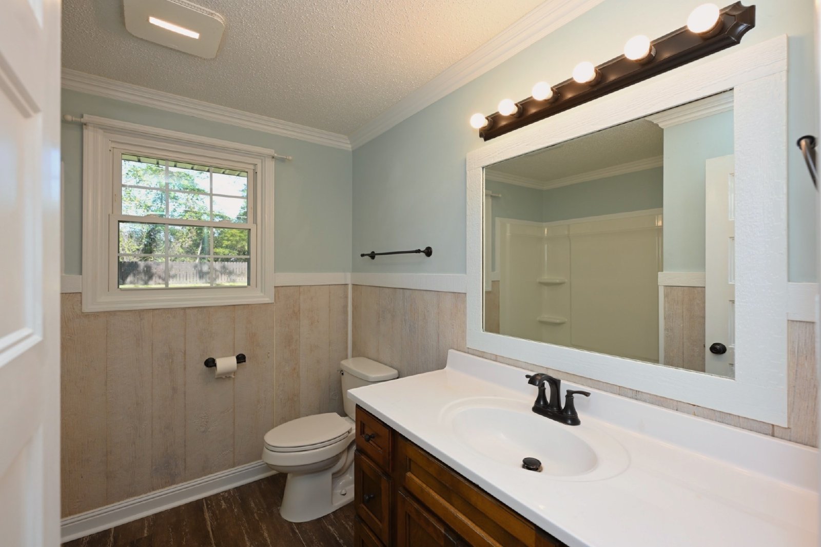 Beautifully Remodeled 3 bed, 2 bath Home property image