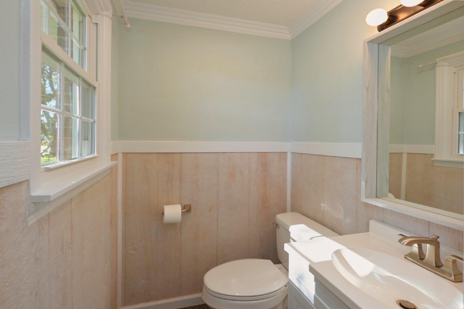 Beautifully Remodeled 3 bed, 2 bath Home property image