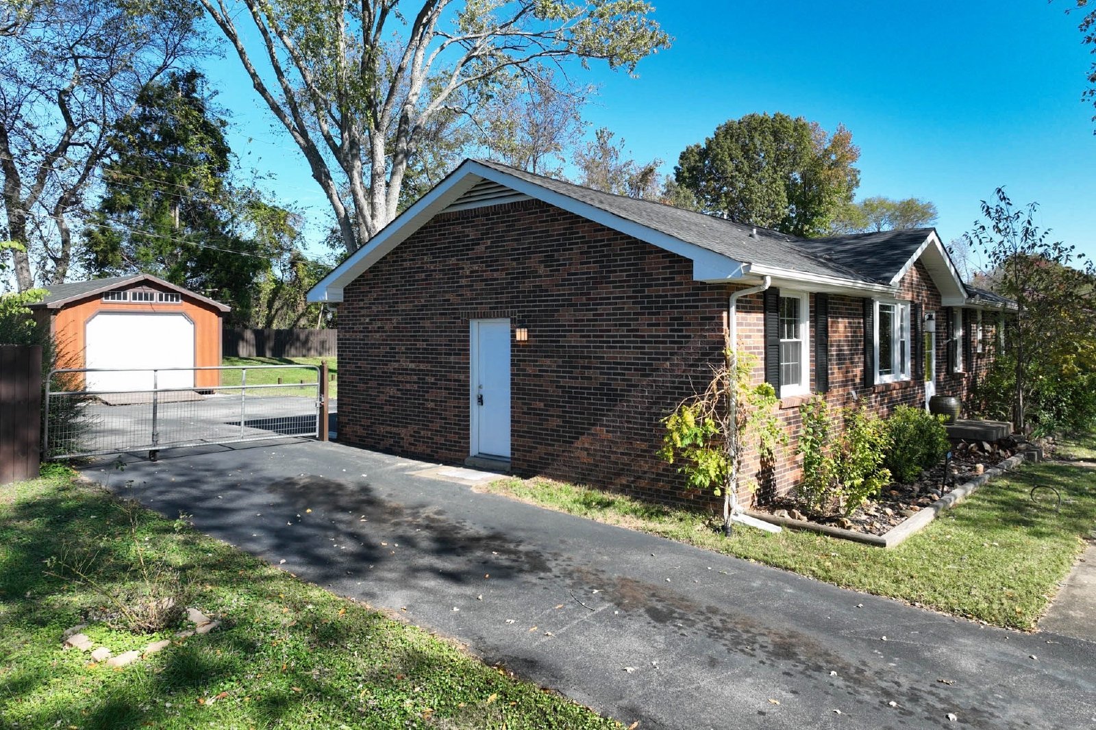 Beautifully Remodeled 3 bed, 2 bath Home property image