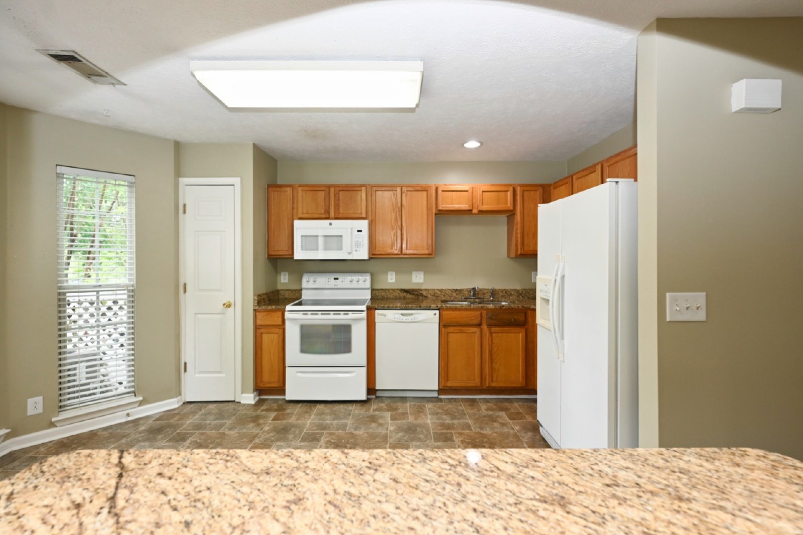 Beautiful 2BR/2.5BA Townhome in Nashboro Village property image