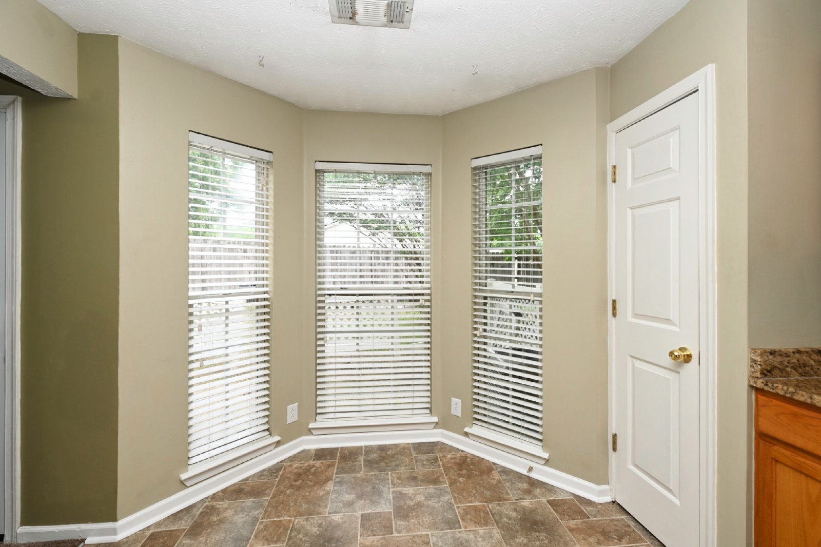 Beautiful 2BR/2.5BA Townhome in Nashboro Village property image
