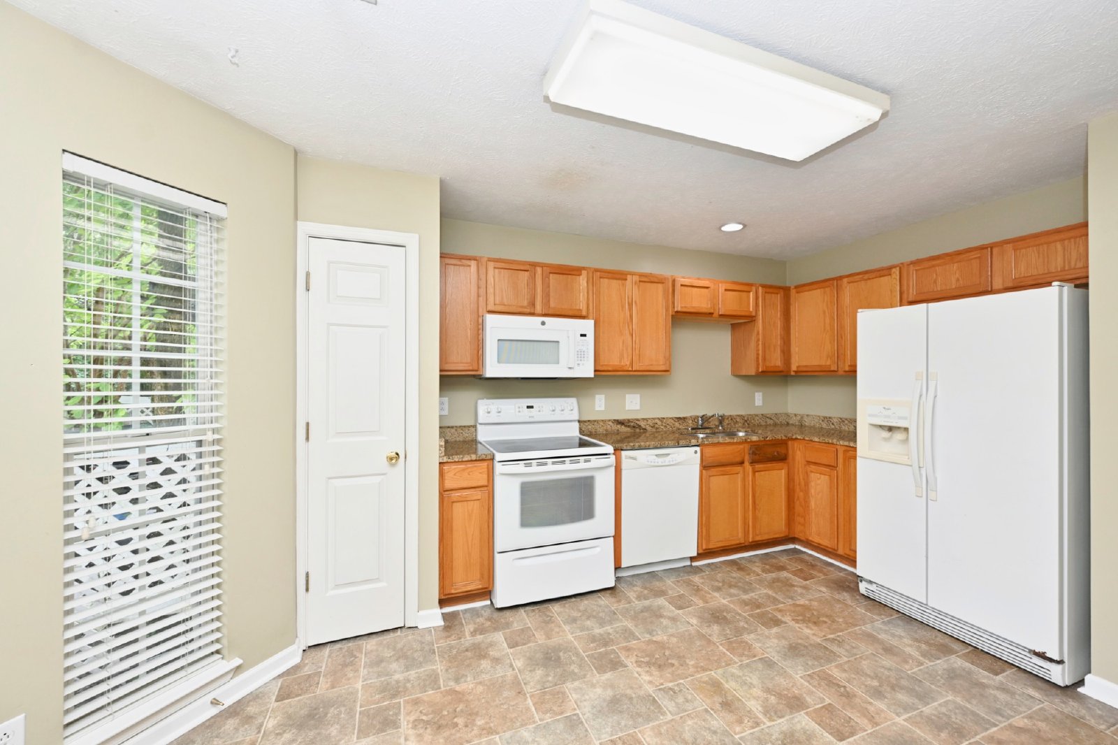 Beautiful 2BR/2.5BA Townhome in Nashboro Village property image