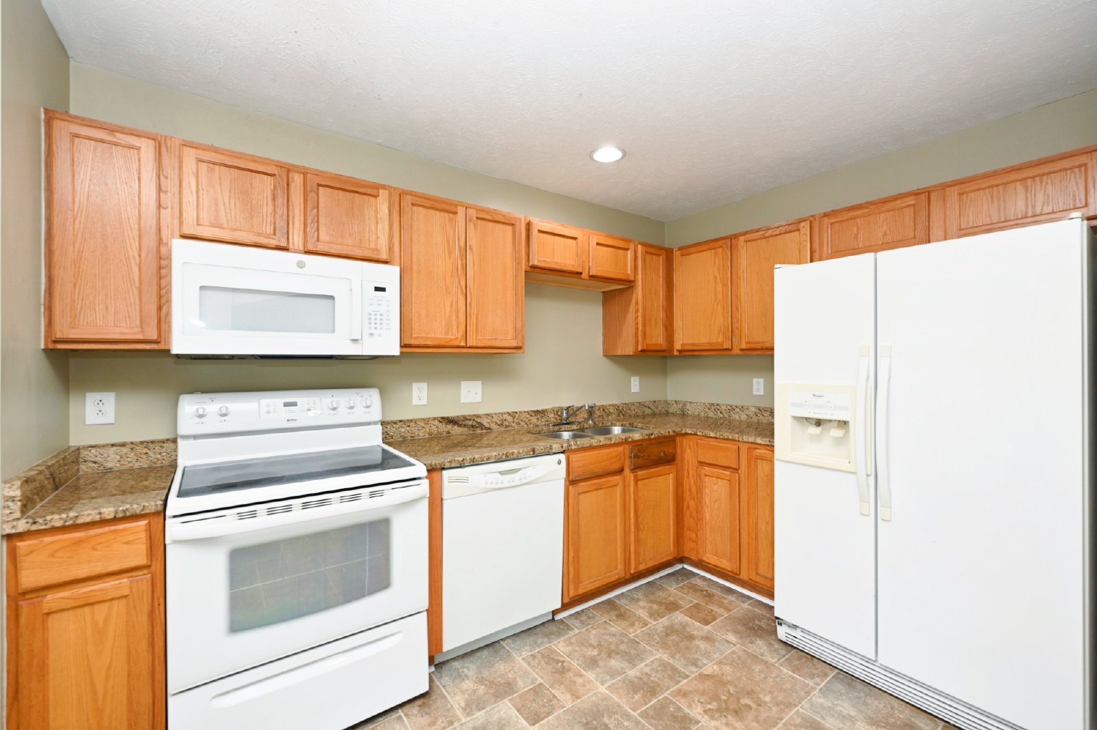 Beautiful 2BR/2.5BA Townhome in Nashboro Village property image