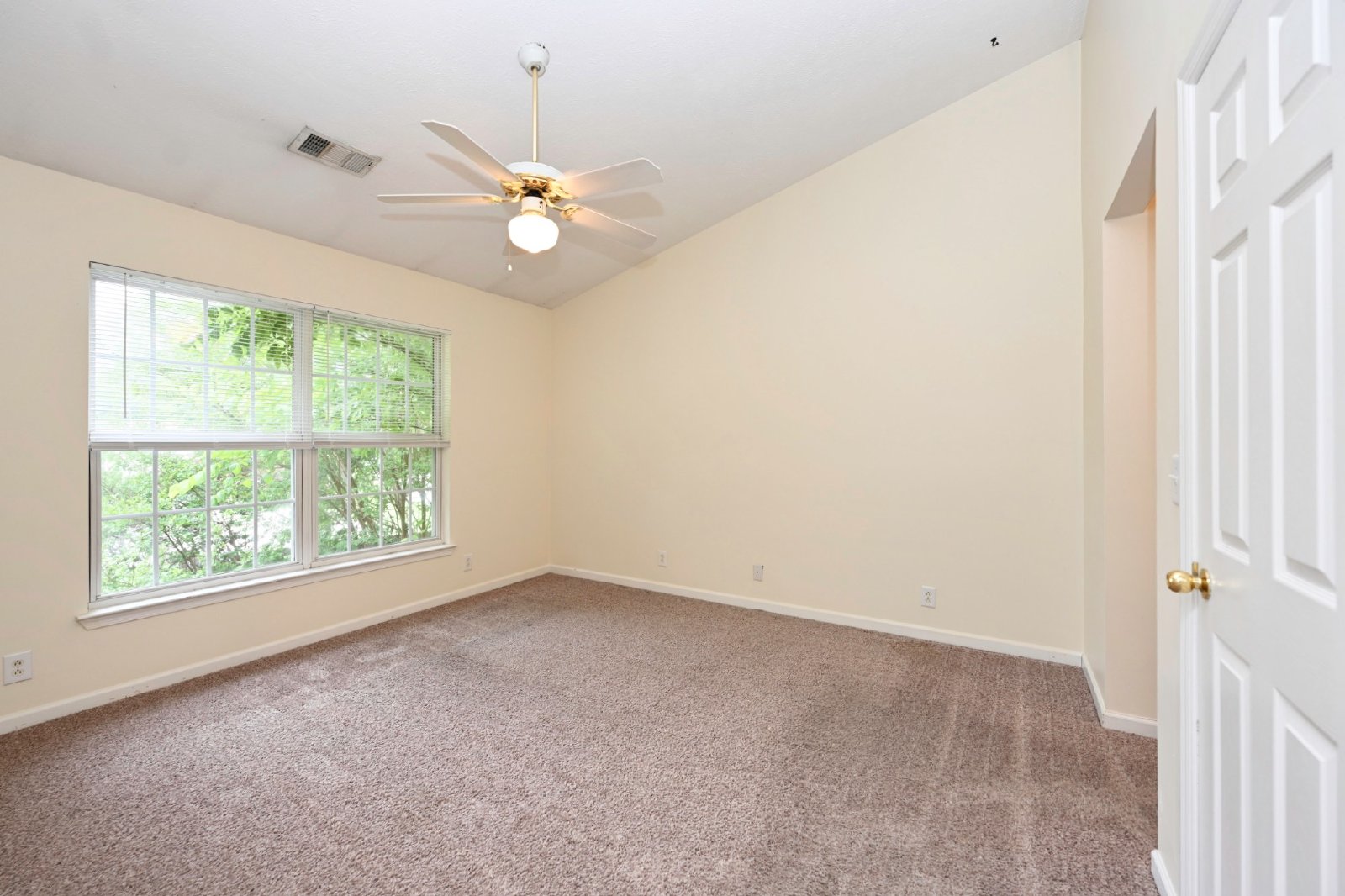 Beautiful 2BR/2.5BA Townhome in Nashboro Village property image