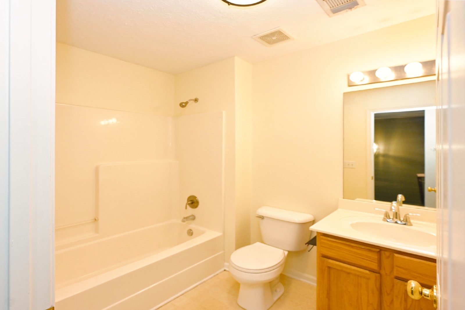 Beautiful 2BR/2.5BA Townhome in Nashboro Village property image