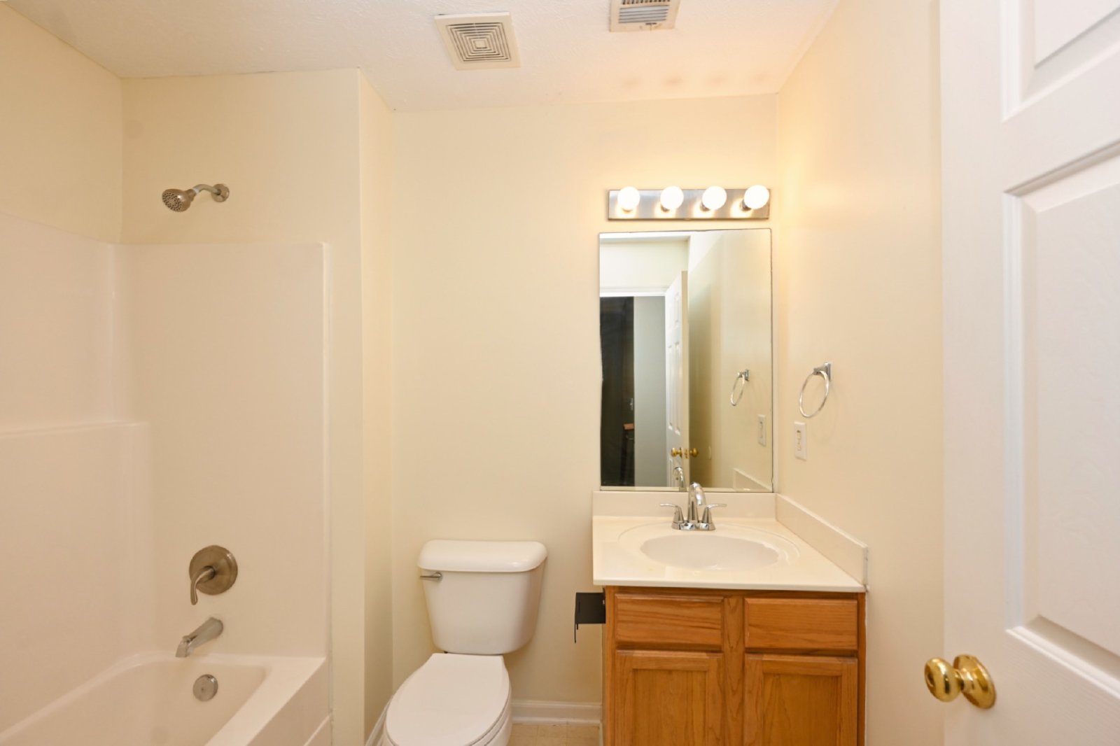 Beautiful 2BR/2.5BA Townhome in Nashboro Village property image