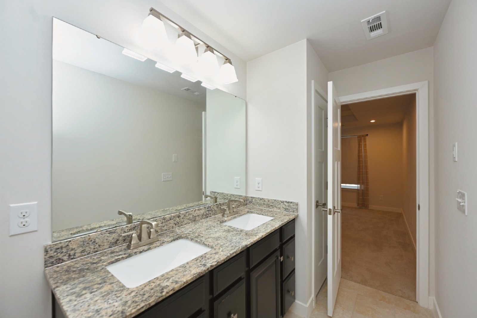 Beautiful, like new 3BR/2.5BA townhouse in Goodlettsville property image
